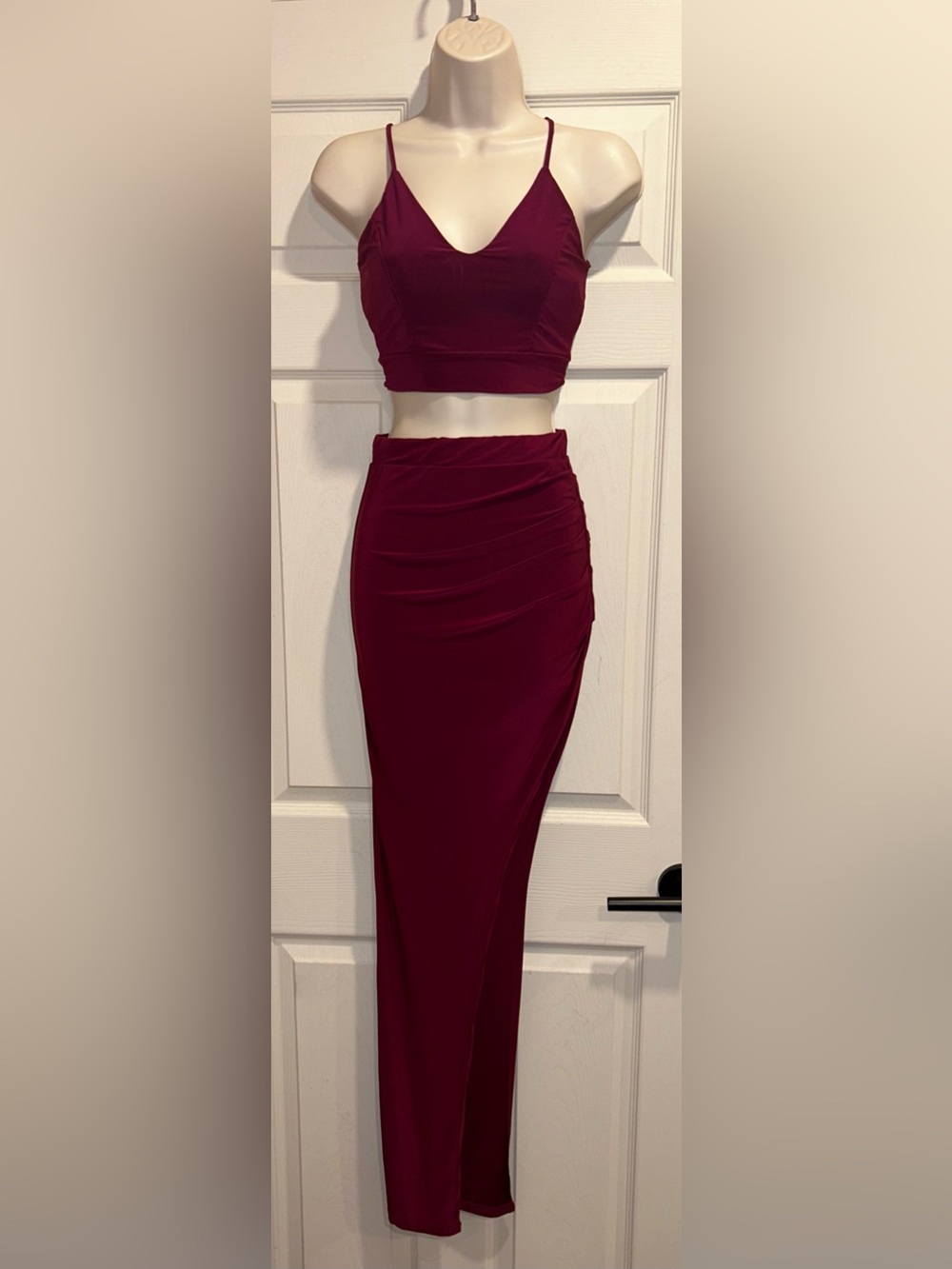 ◾️NEW! Windsor Red Spaghetti-Strap V-Neck Crop Top and side slit skirt